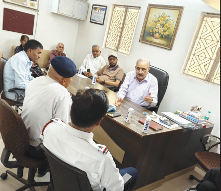 क्लासिक अपार्टमेंट के निवासियों ने ट्रैफिक समस्याओं को लेकर दिल्ली ट्रैफिक पुलिस के साथ की बैठक